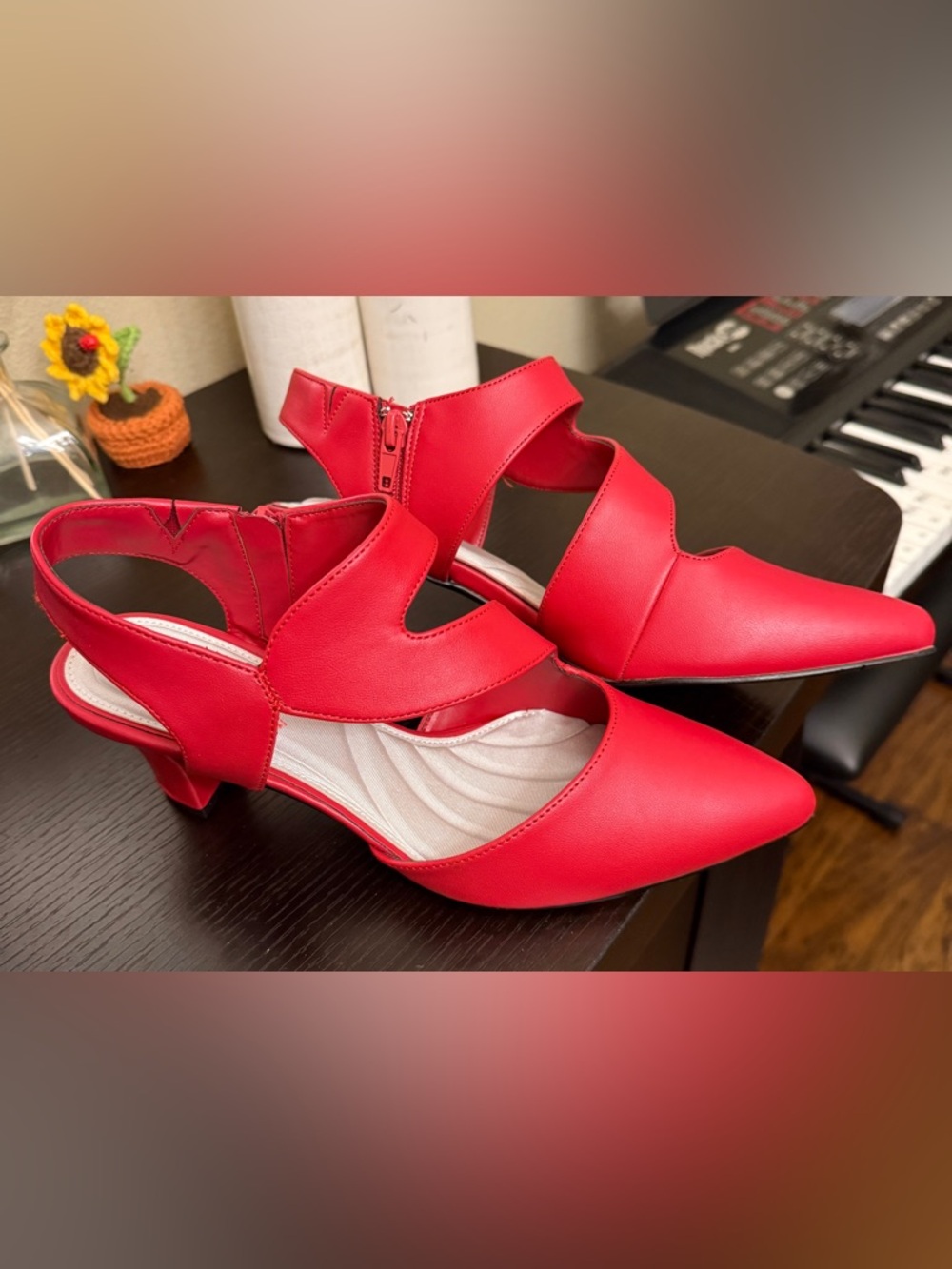 easy street Venue Asymmetrical Red High Heels Womens Size 9 Wide NIB